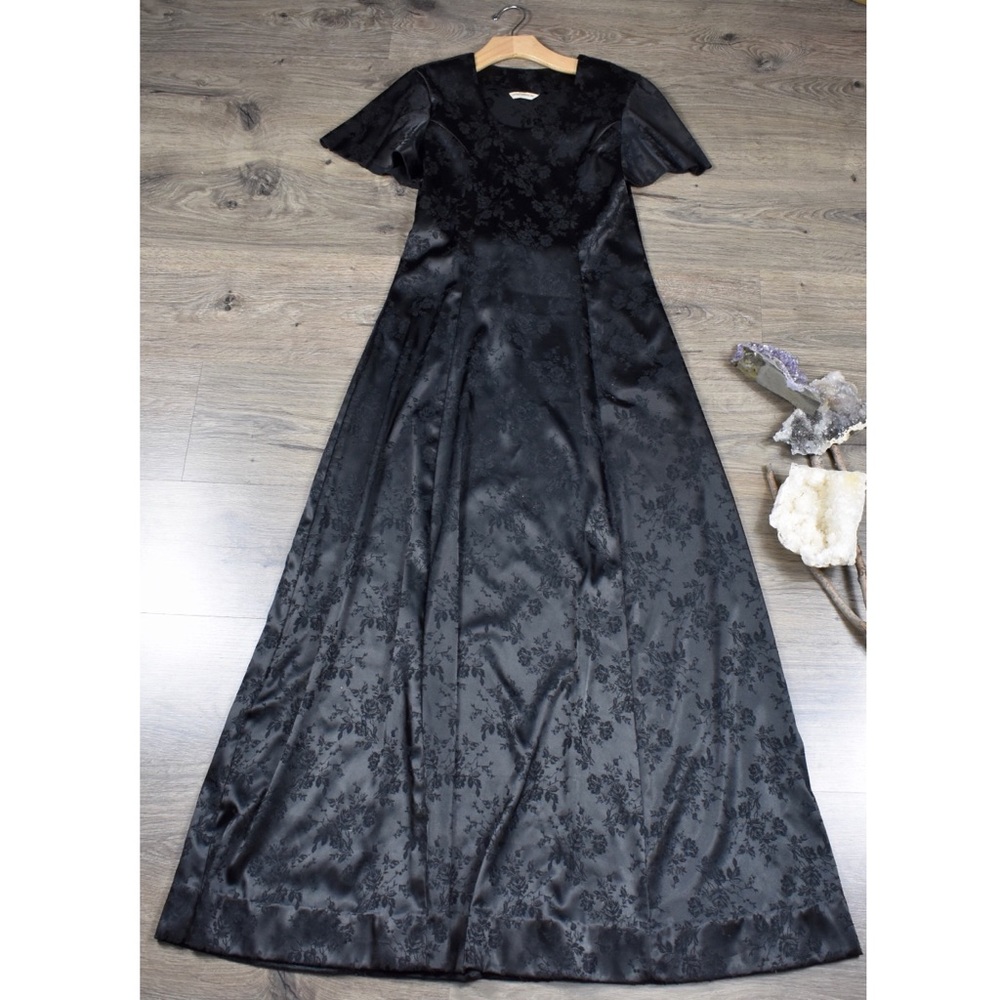Formal Fashions inc silky floral maxi